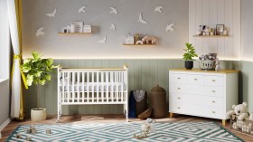 חדר לתינוק לוטם לבן שילוב טבעי