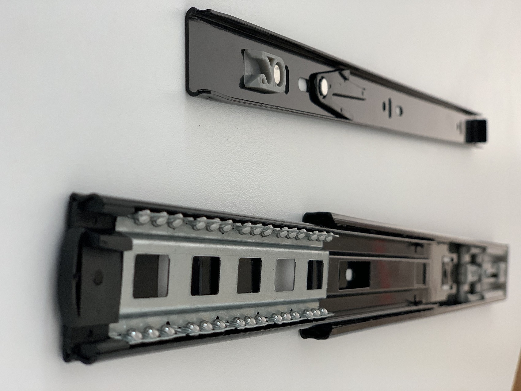 מסילה טלסקופית לשידה