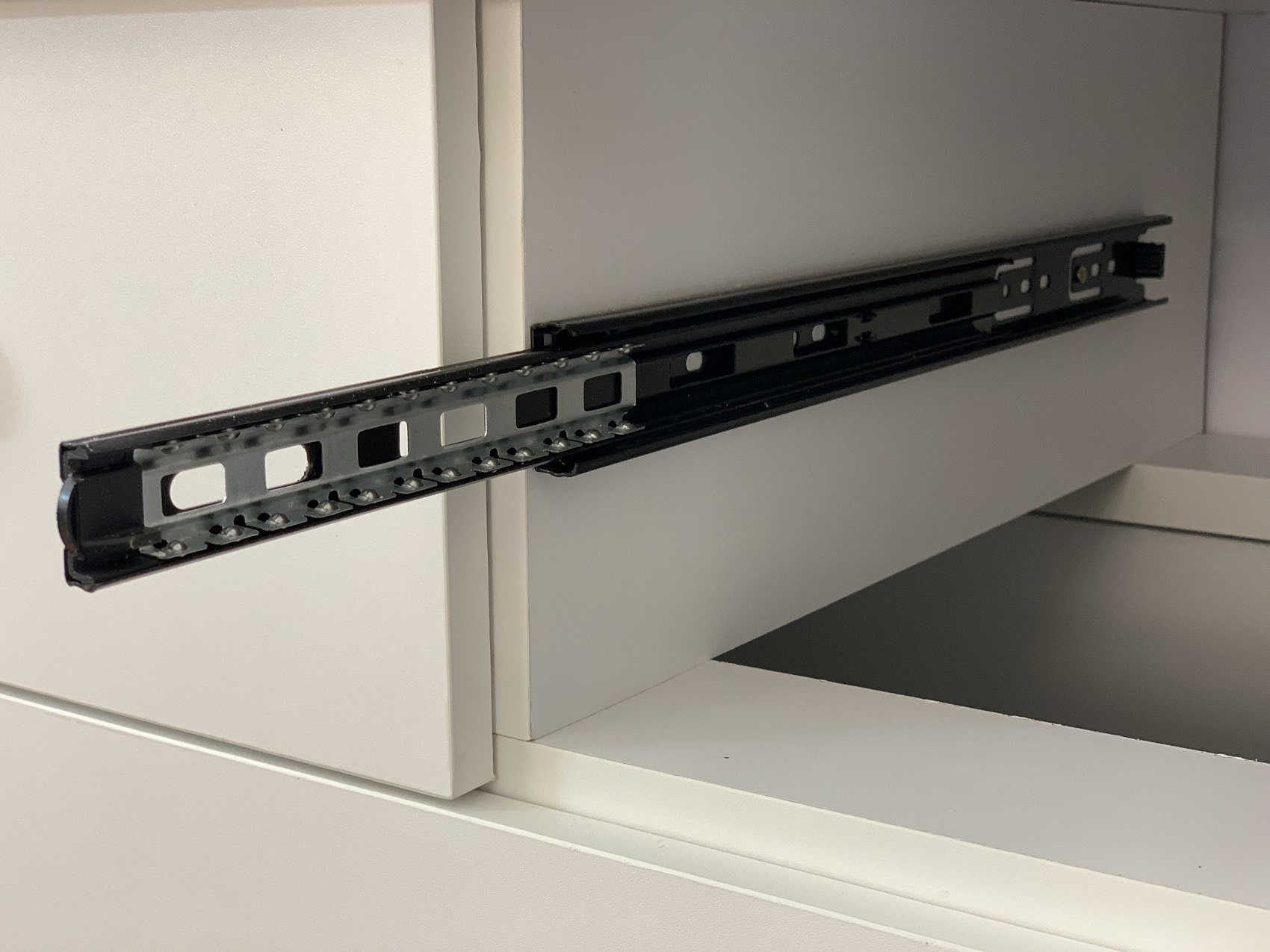 מסילה טלסקופית לשידה