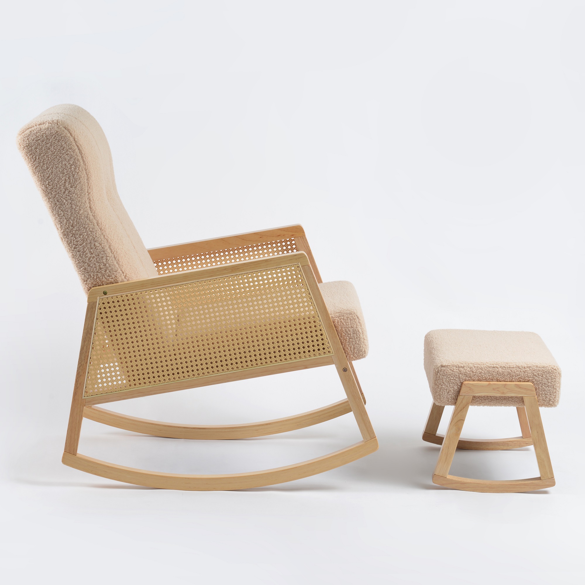 כורסת הנקה נדנדה ראטן בוקלה צבע חול כולל הדום