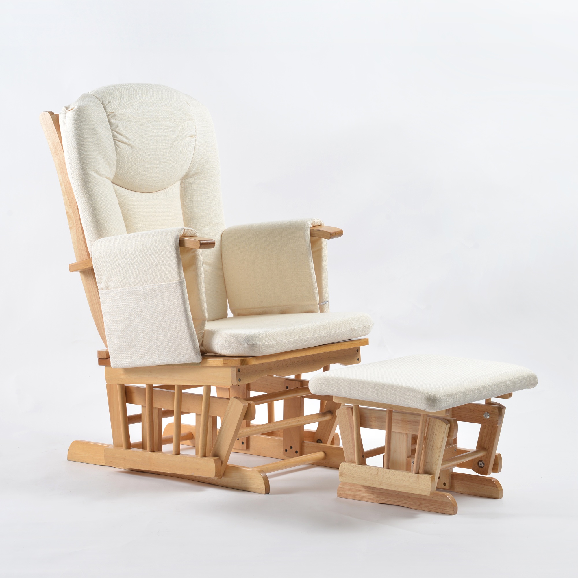 כורסת הנקה מתנדנדת מעוצבת עם הדום מפנק, ריפוד בד קטיפתי דוחה כתמים וישיבה סופר נוחה עם תמיכה לידיים. היא הנמכרת ביותר בקטגוריית כורסאות הנקה.