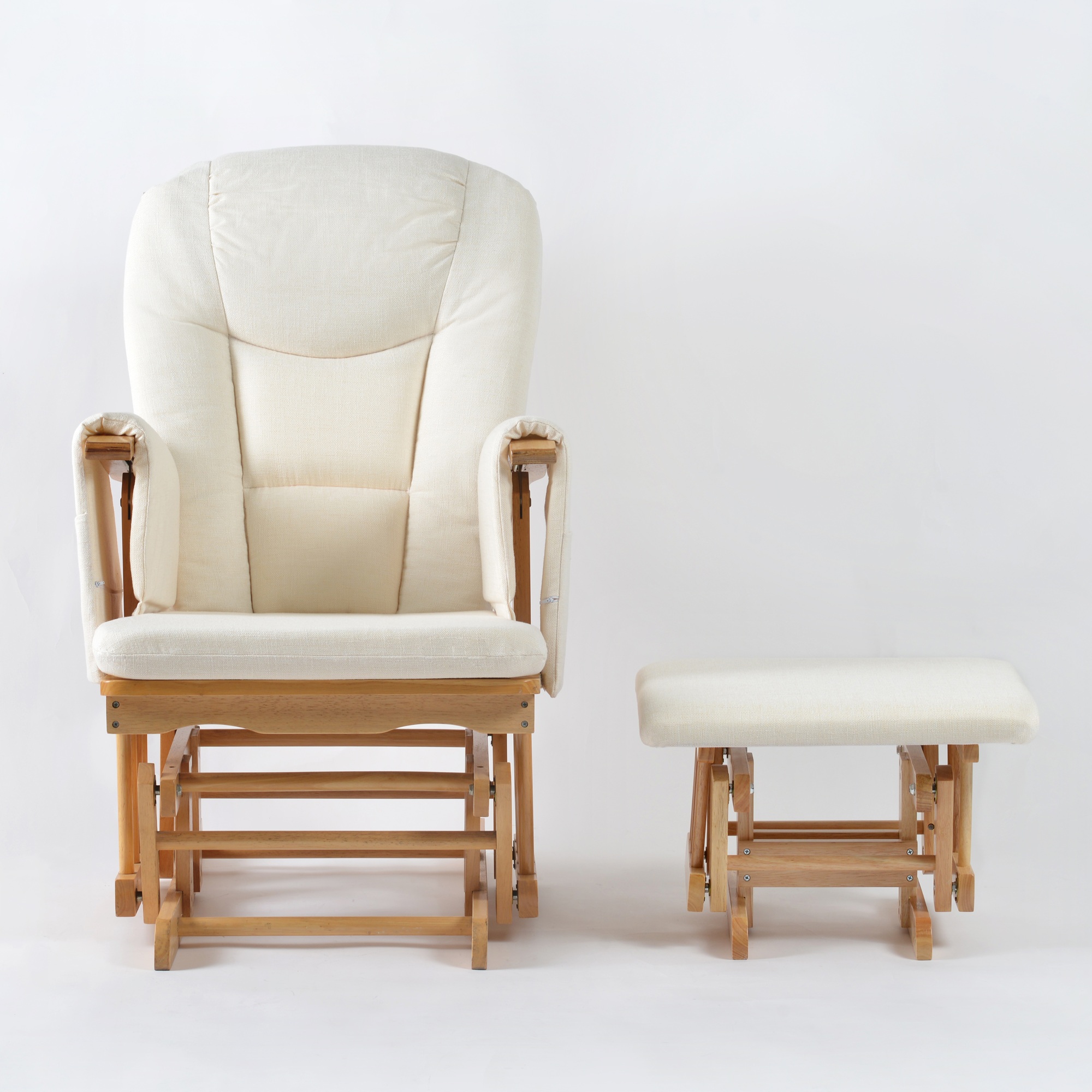 כורסת הנקה מתנדנדת מעוצבת עם הדום מפנק, ריפוד בד קטיפתי דוחה כתמים וישיבה סופר נוחה עם תמיכה לידיים. היא הנמכרת ביותר בקטגוריית כורסאות הנקה.