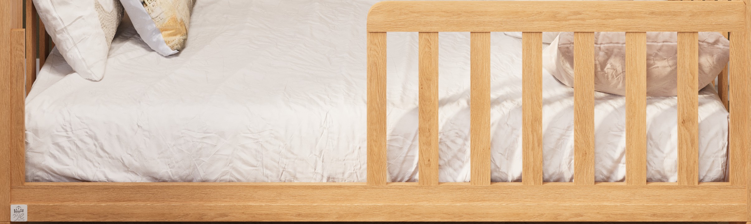 מיטת תינוק תמר לבן טבעי- כולל מעקה מעבר