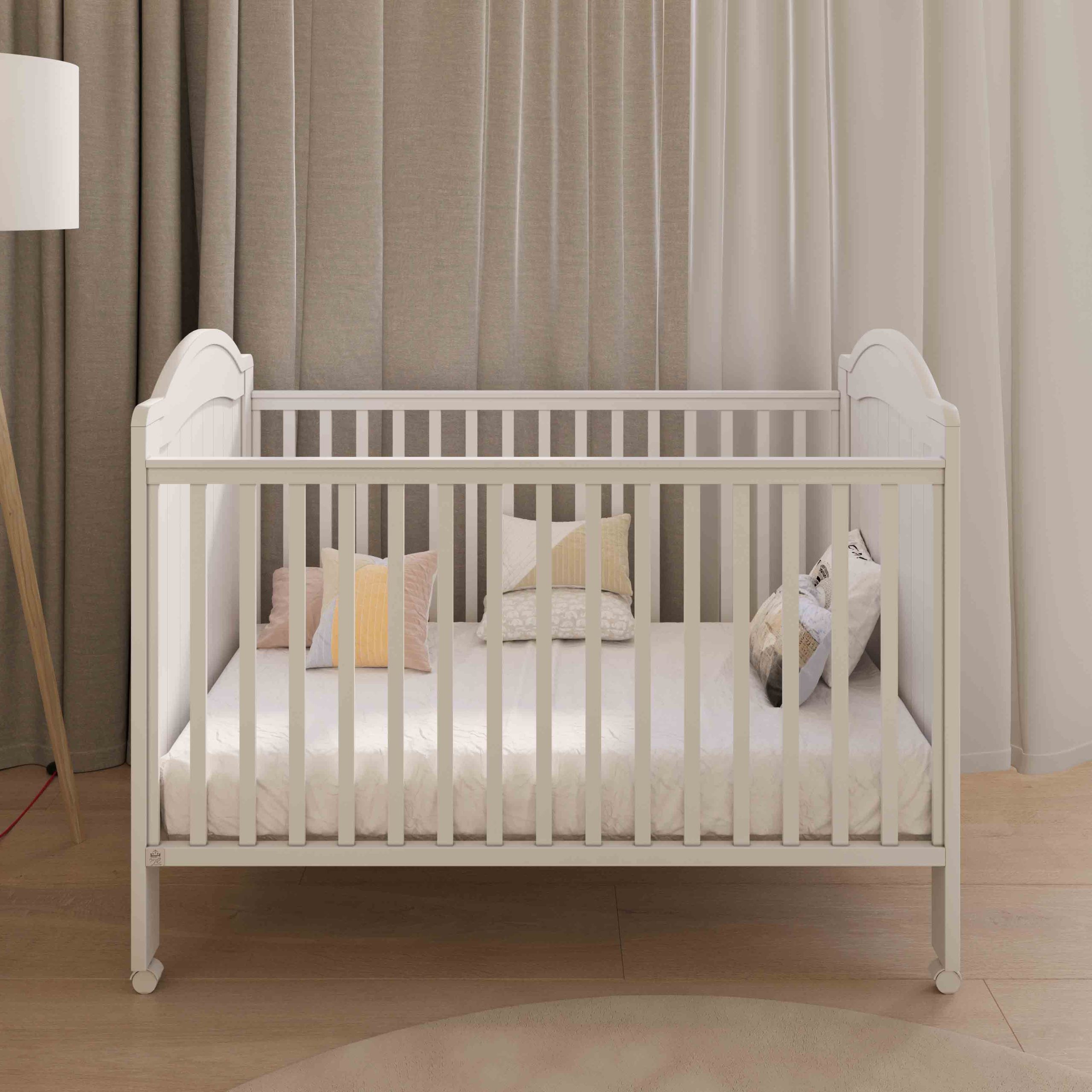 מיטת תינוק תמר לבן טבעי- כולל מעקה מעבר