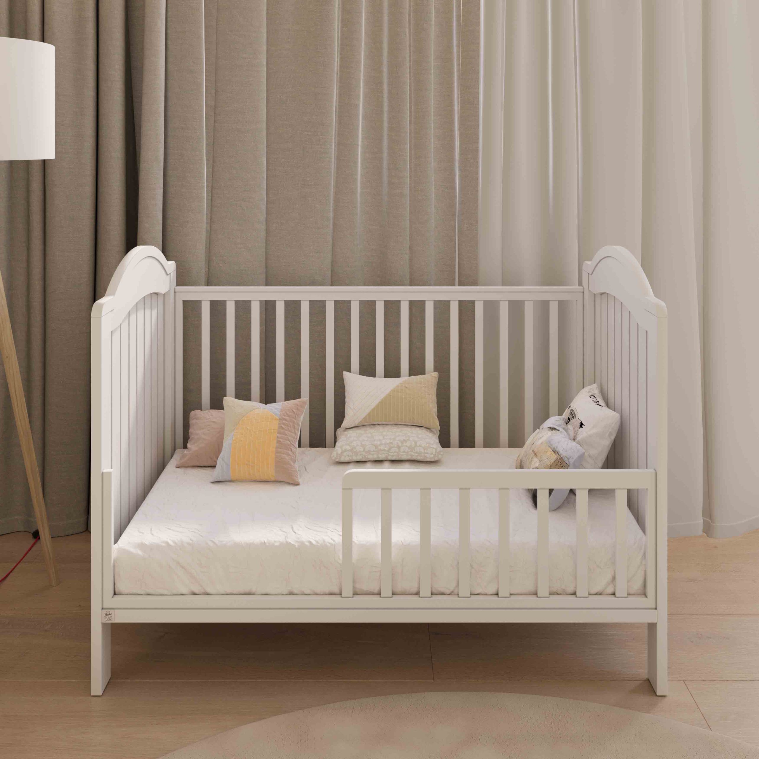מיטת תינוק תמר לבן טבעי- כולל מעקה מעבר