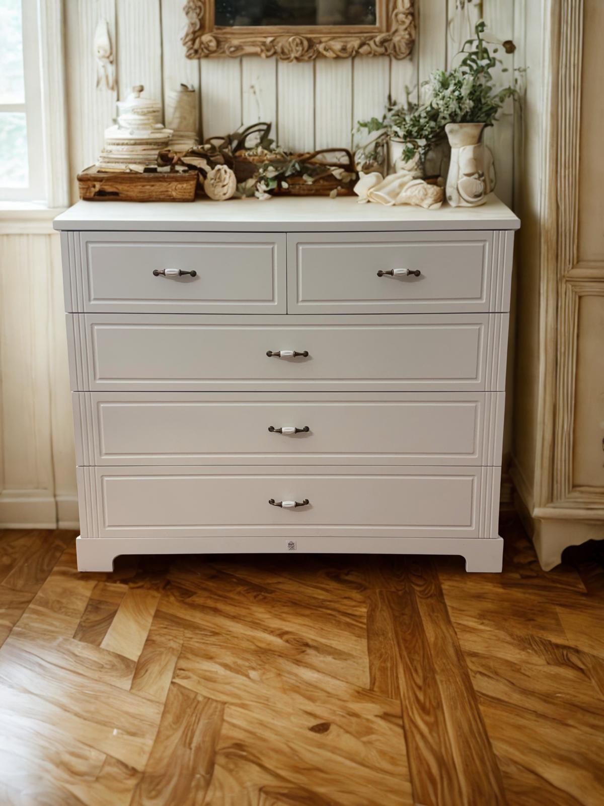 STUDIO BOUTIQUE COLLECTION Princess Chest of Drawers - 5 drawers with soft-close mechanism STUDIO BOUTIQUE COLLECTION שידה פרינסס- 5 מגירות טריקה שקטה