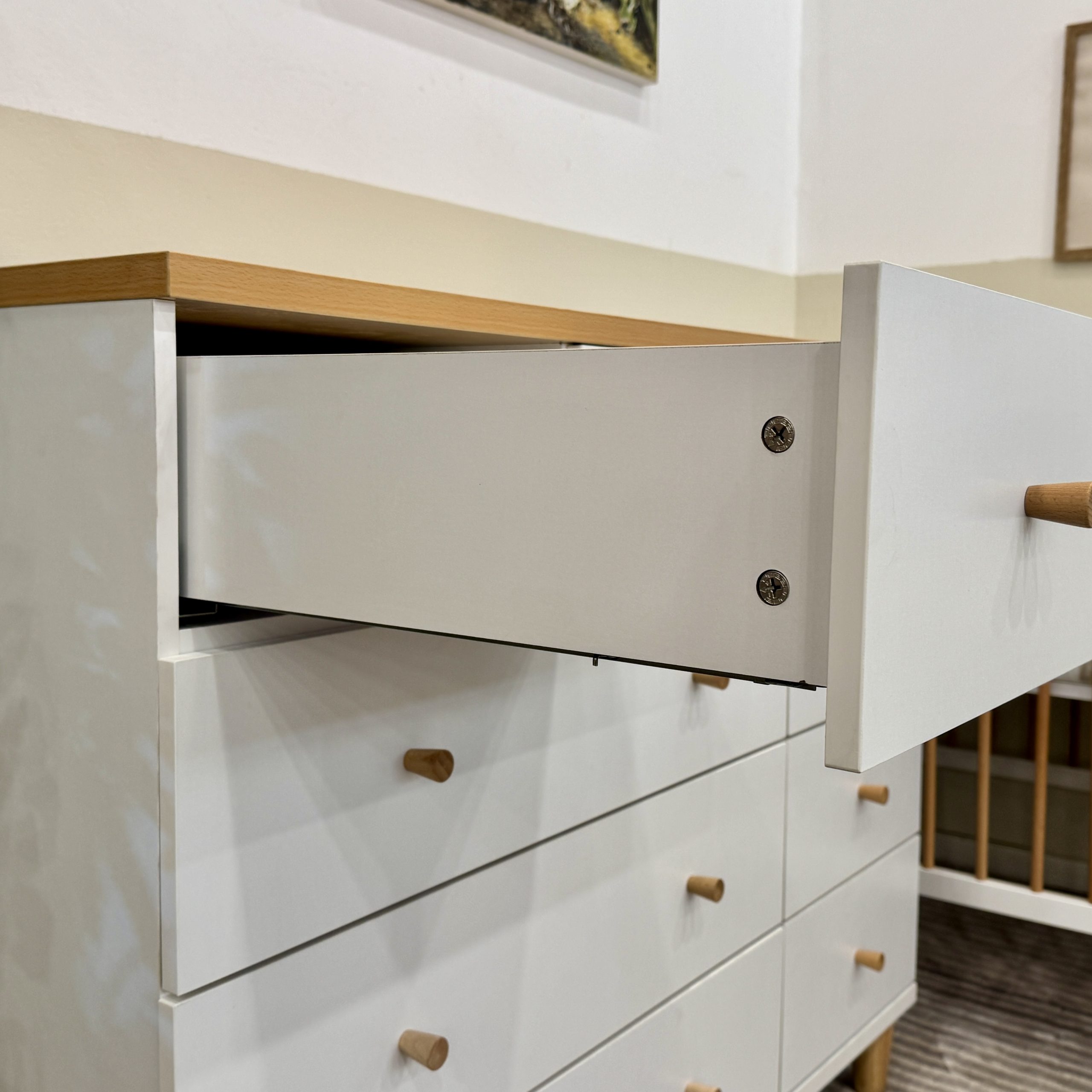 שידה גליל לבן טבעי - מסילות טריקה שקטה